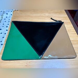 GUC Clare V.-Patent Geometric Flat Clutch.